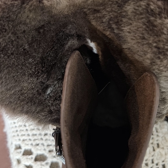 New ! Calvin Klein Taupe Leather and Fur Booties, size 7.5. - Picture 13 of 16